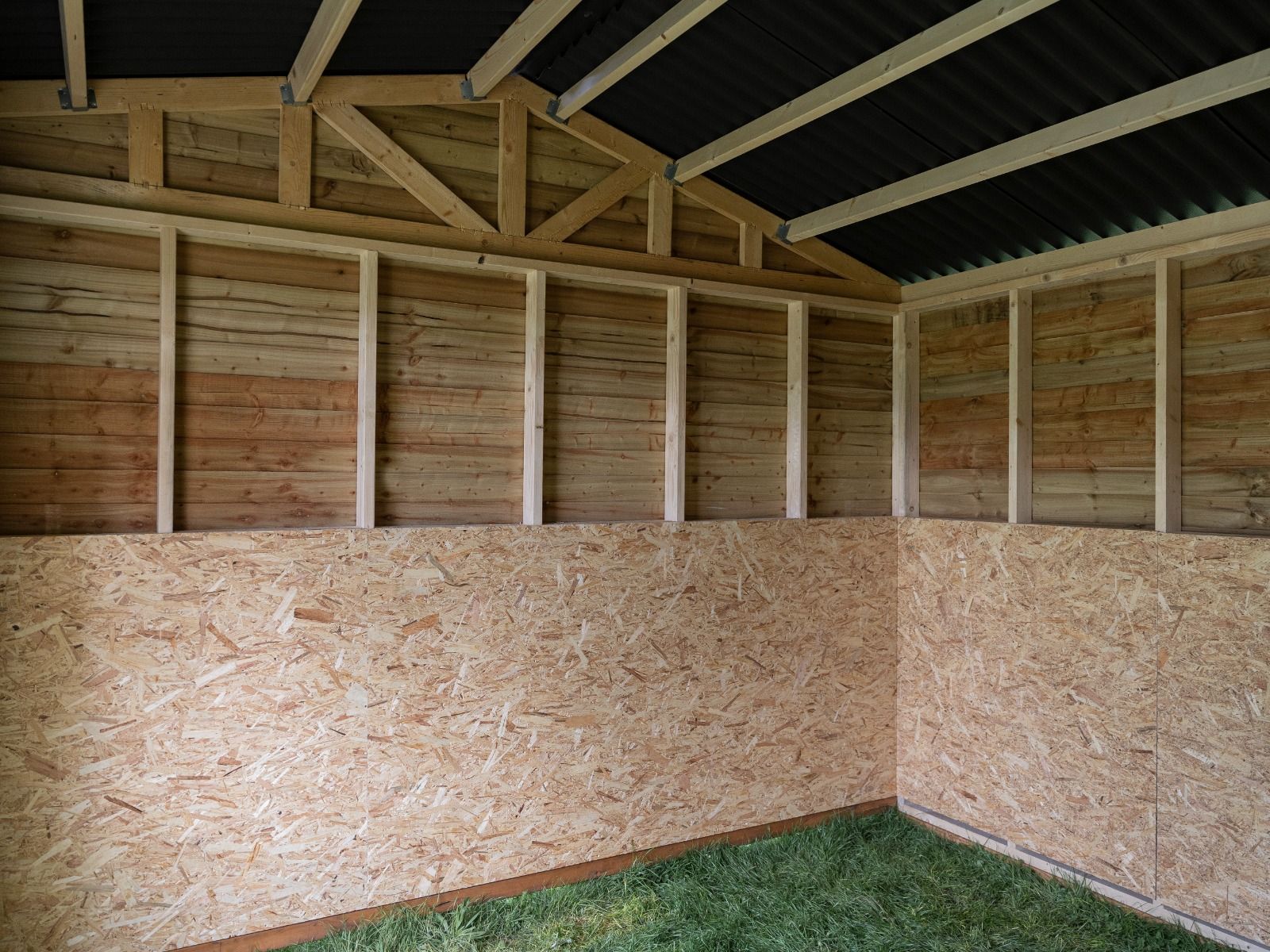 12ft x 12ft Mobile Animal Field Shelter With Overhang and Guttering V.3 - Image 8