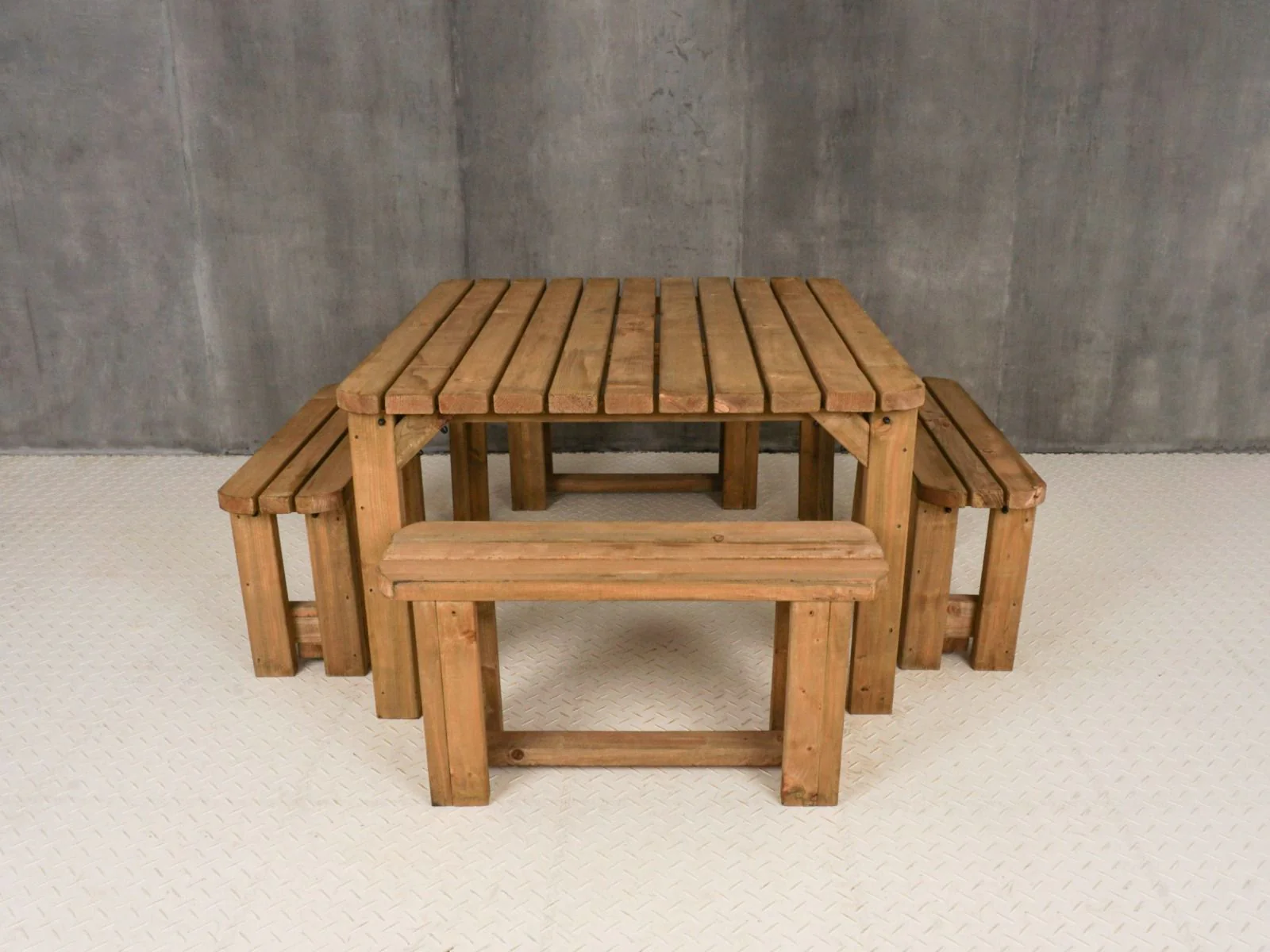 QUADRUM Rounded Picnic Table With 4 Benches - Rustic Finish - Image 5