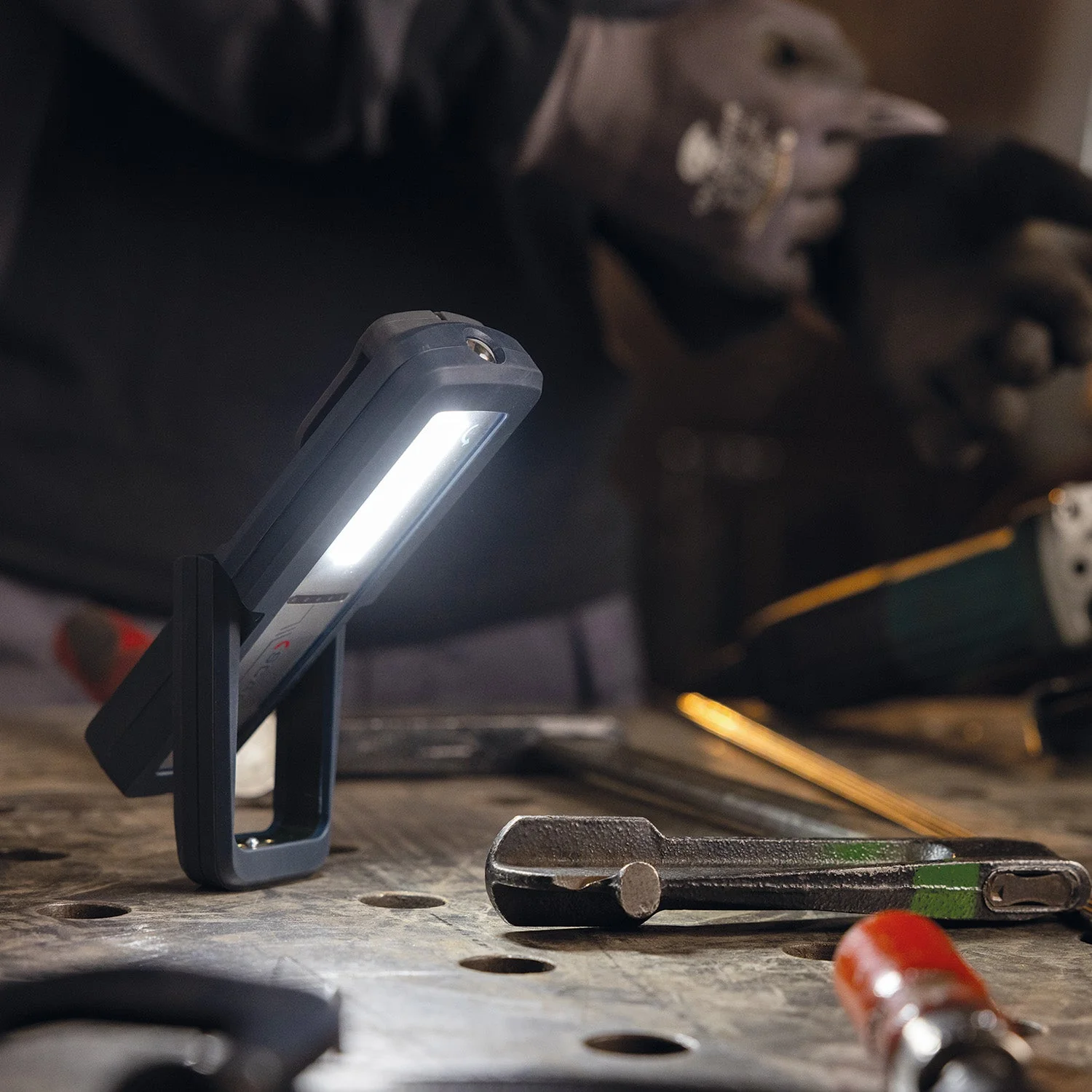 Rechargeable LED Work Light With Charging Base - Image 7