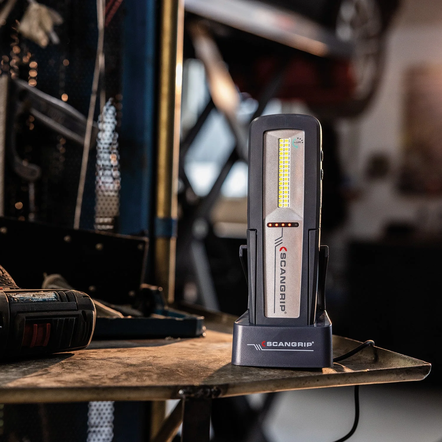 Rechargeable LED Work Light With Charging Base - Image 9