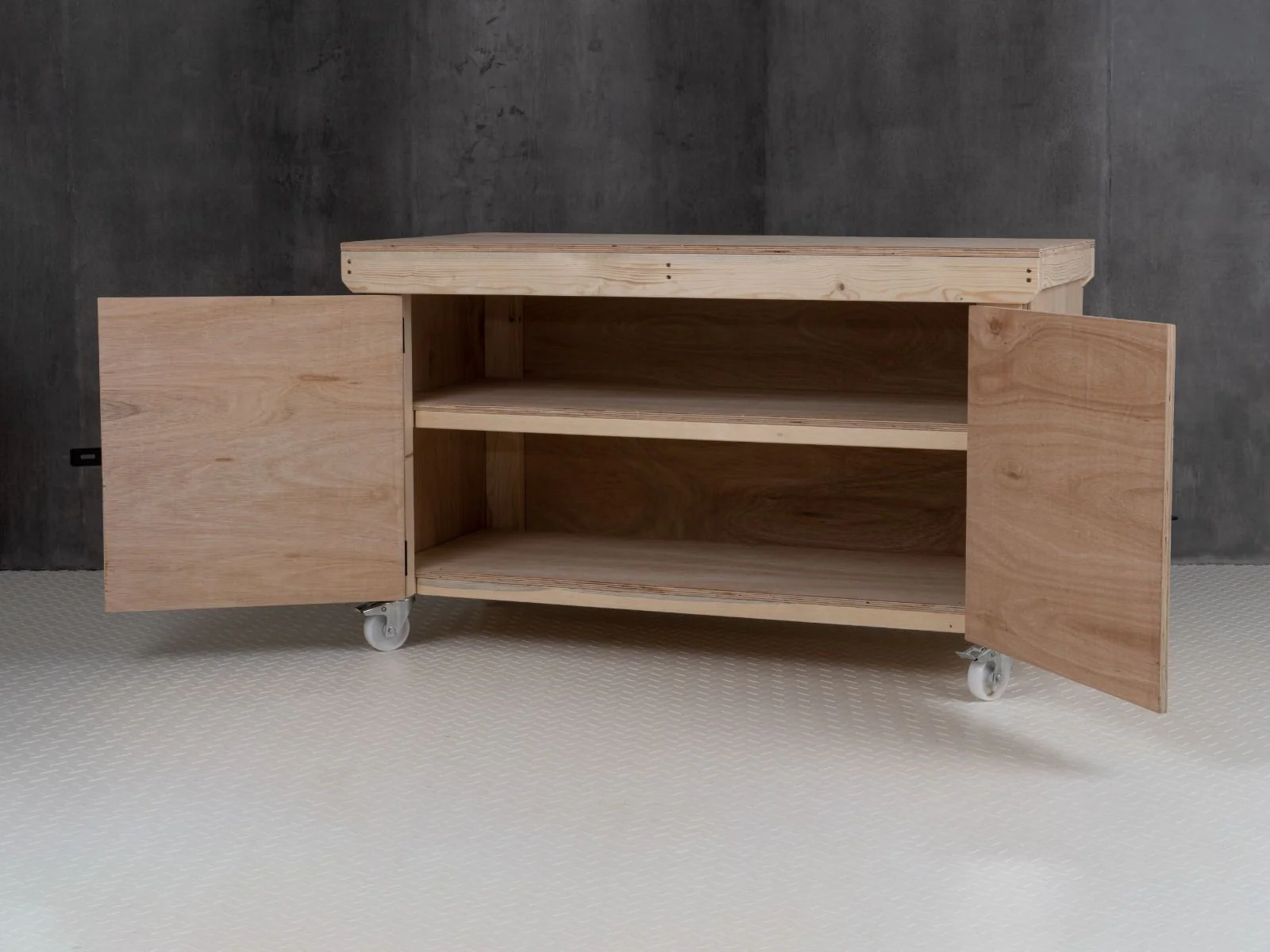 Wooden Eucalyptus hardwood top workbench with lockable cupboard (V.9) double shelf and wheels - Image 7