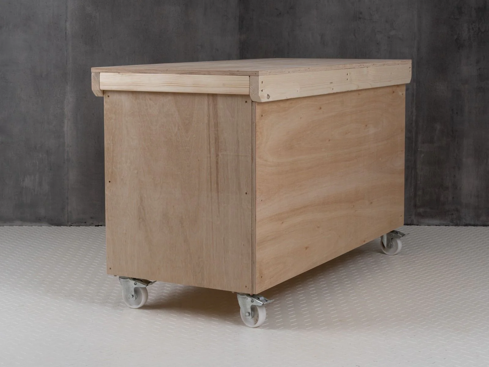 Wooden Eucalyptus hardwood top workbench with lockable cupboard (V.9) double shelf and wheels - Image 9