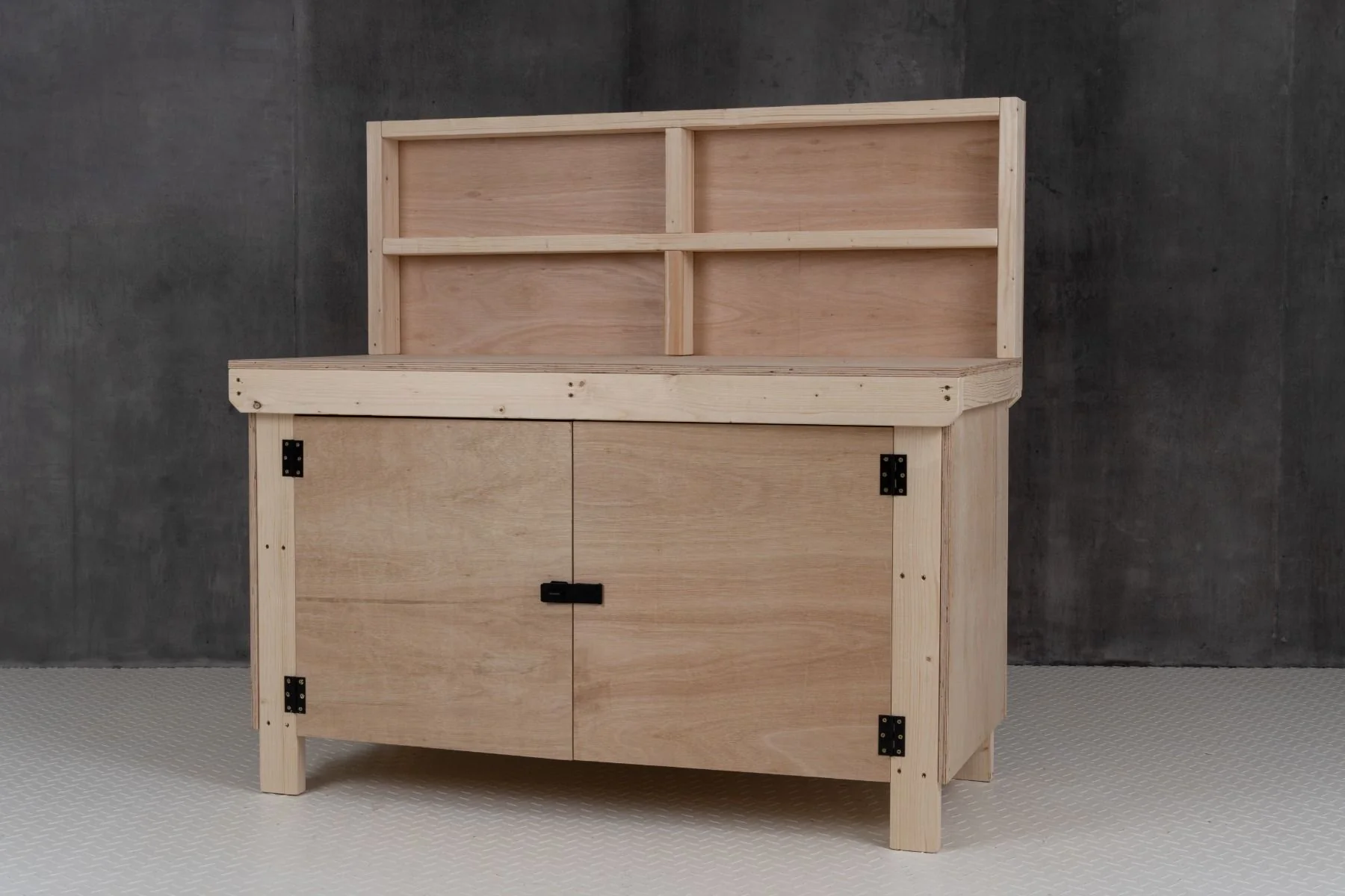 Wooden Eucalyptus hardwood top workbench with lockable cupboard (V.9) with back panel - Image 6