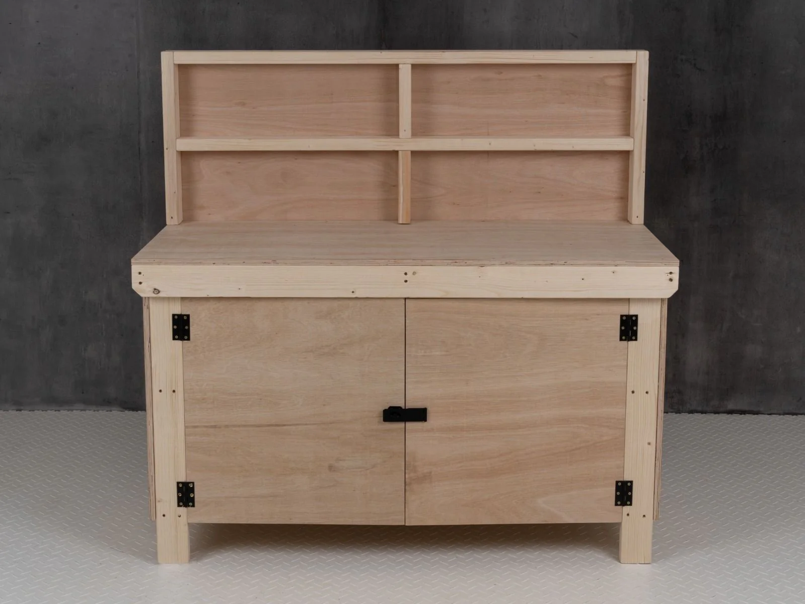 Wooden Eucalyptus hardwood top workbench with lockable cupboard (V.9) with back panel and double shelf - Image 10