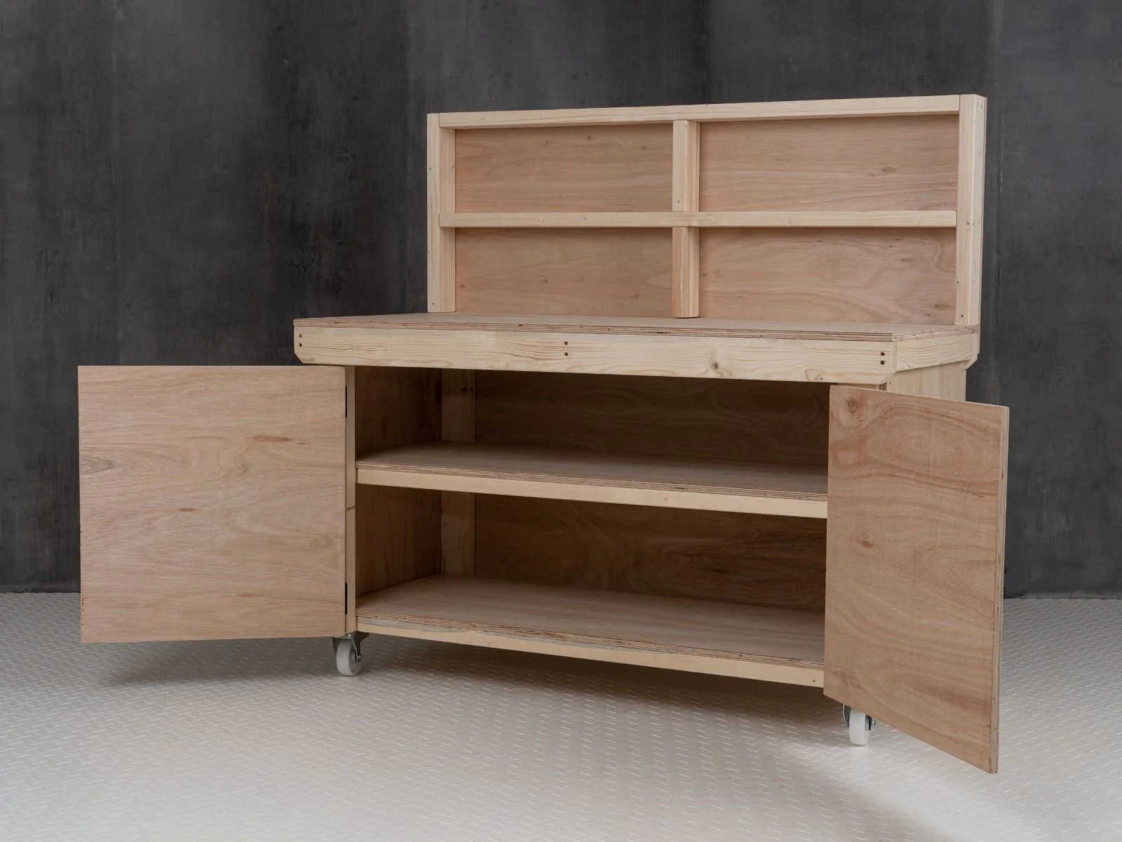 Wooden Eucalyptus hardwood workbench with lockable cupboard (V.9) with back panel, double shelf, wheels - Image 4