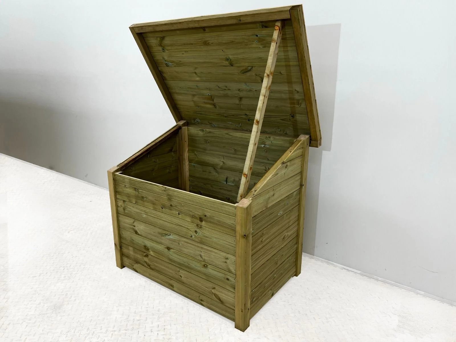 Wooden Premium Tongue/Groove Log Chest (W-127cm, H-104cm, D-87cm) - Image 4