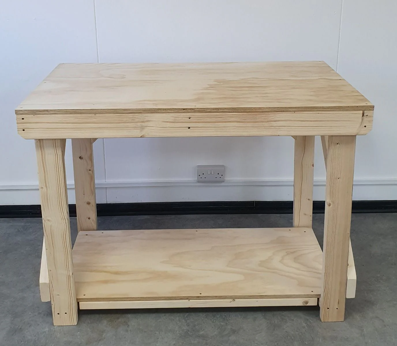 Wooden Workbench Superior Strength 18mm Plywood Top - Image 2